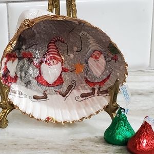 Handcrafted Gnome Clam Shell Dish 🎄❤️